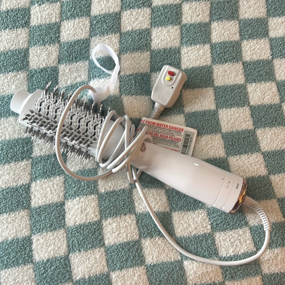 Used once T3 Airebrush blow dry brush. No box